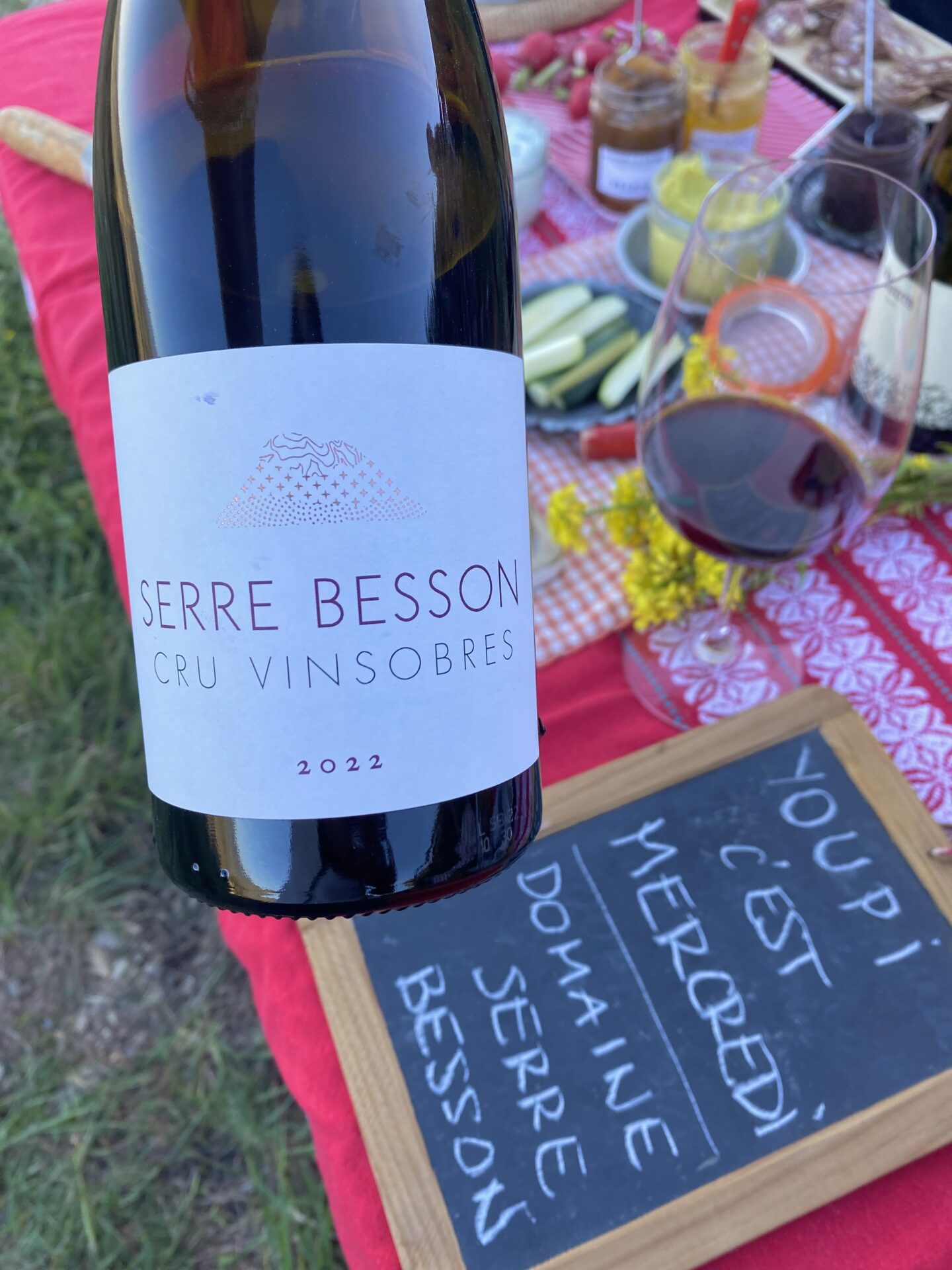 Youpi c'est Mercredi. 8è saison avec Victor et Xavier du domaine Serre Besson à Vinsobrse. Une soirée gourmande, joyeuse et hyper humaine en perspective, autour de deux vignerons au grand coeur.