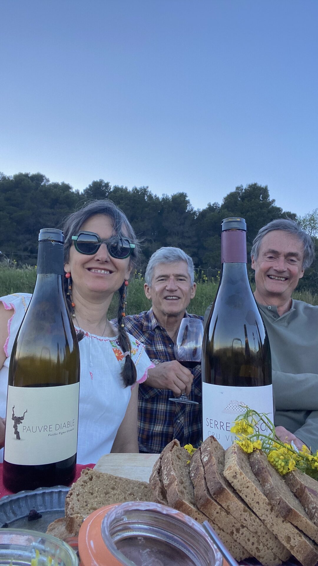 Youpi c'est Mercredi. 8è saison avec Victor et Xavier du domaine Serre Besson à Vinsobrse. Une soirée gourmande, joyeuse et hyper humaine en perspective, autour de deux vignerons au grand coeur.