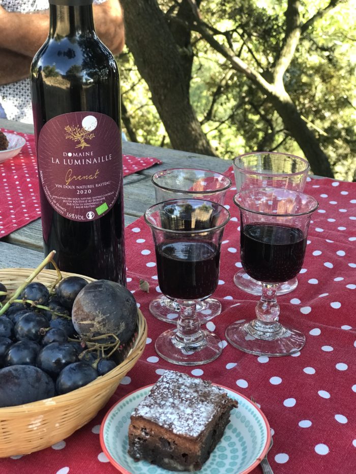 Dégustation du vin doux du domaine La Luminaille. Julie Paolucci. Partenaire YOUPI TOURS.