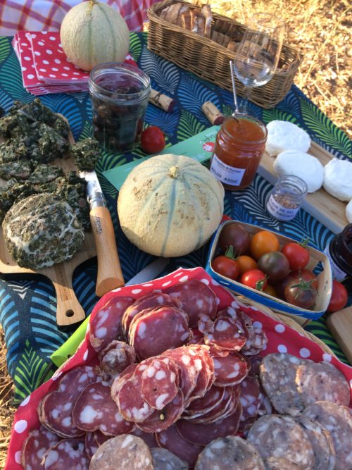 Apéro méga perché face aux vautours